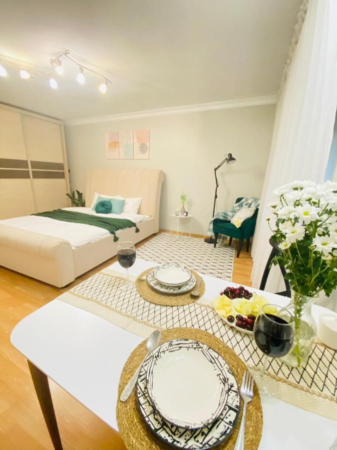 Like Home Apartments Timiryazev Street Almatî Exterior foto